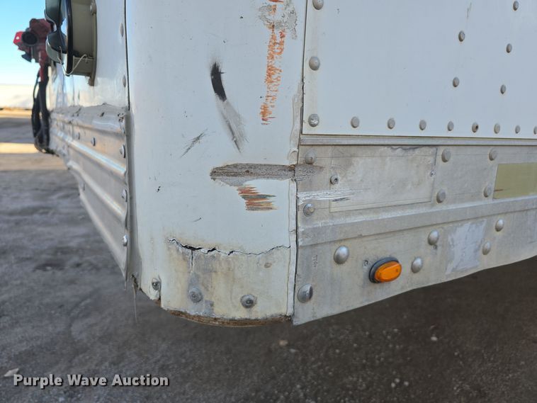 image for item DW3962 2005 Utility dry van trailer