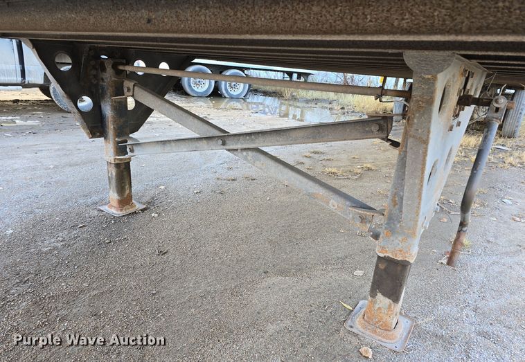 image for item DW3962 2005 Utility dry van trailer