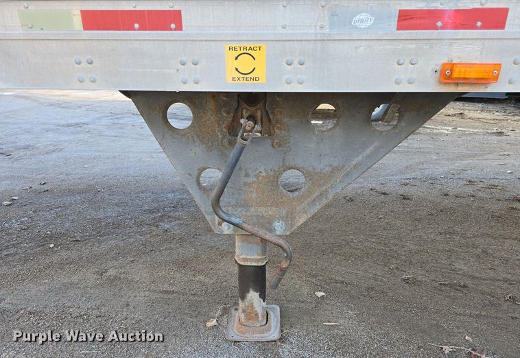 image for item DW3962 2005 Utility dry van trailer