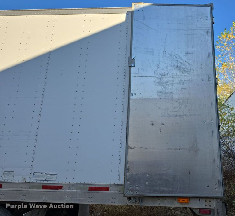 image for item DW3962 2005 Utility dry van trailer