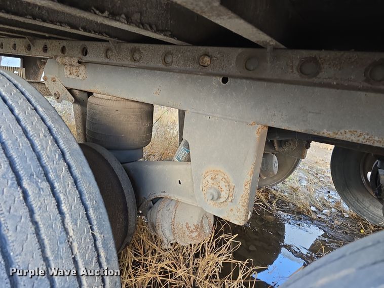 image for item DW3962 2005 Utility dry van trailer