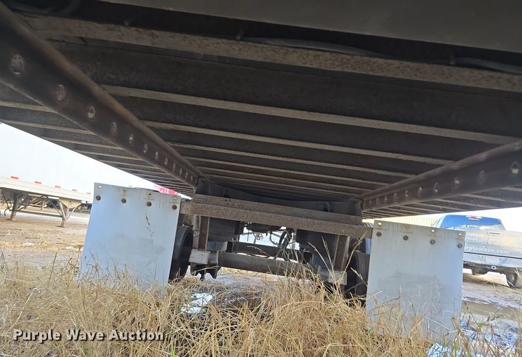 image for item DW3962 2005 Utility dry van trailer