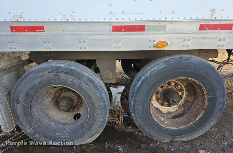 image for item DW3962 2005 Utility dry van trailer