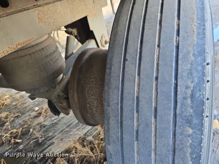 image for item DW3962 2005 Utility dry van trailer