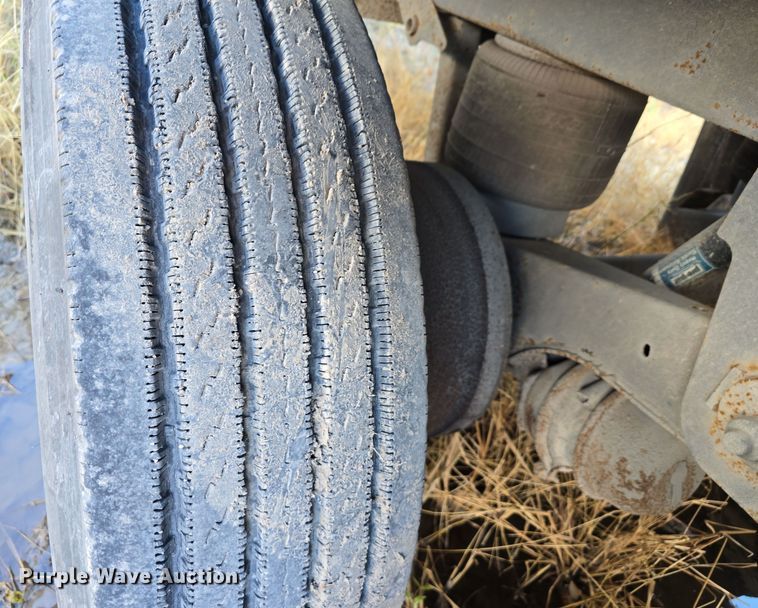 image for item DW3962 2005 Utility dry van trailer