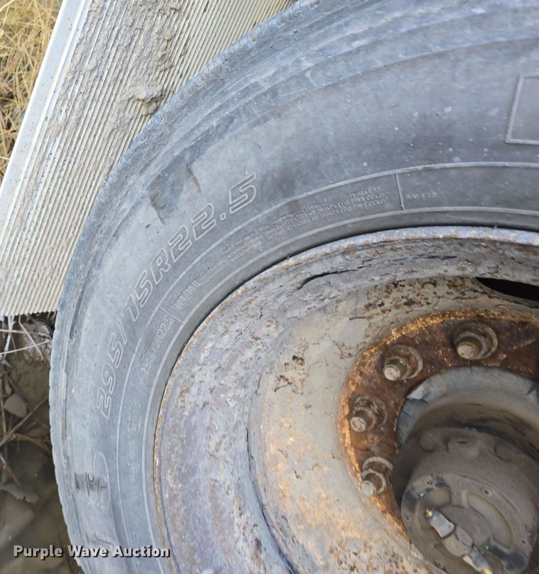 image for item DW3962 2005 Utility dry van trailer