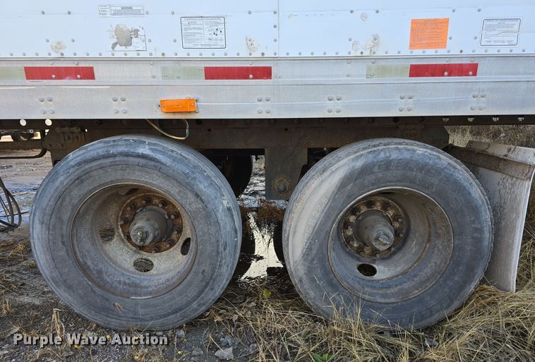 image for item DW3962 2005 Utility dry van trailer