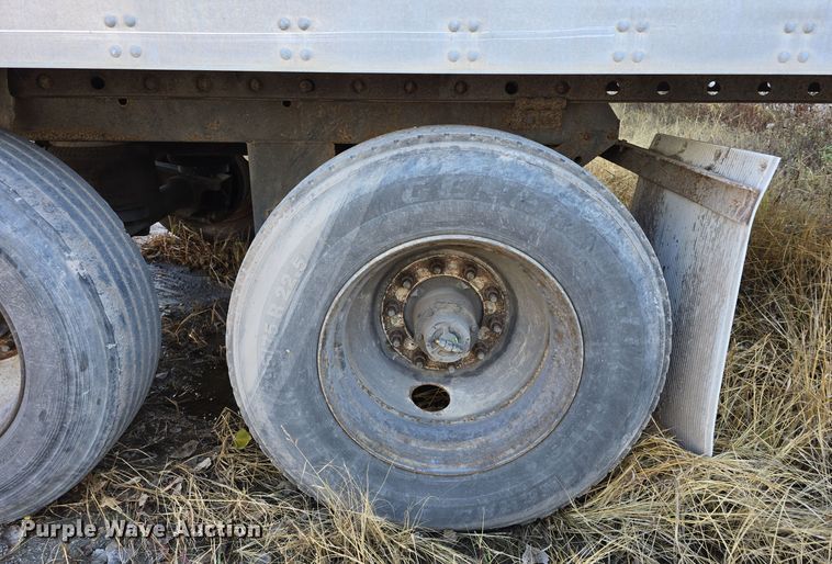 image for item DW3962 2005 Utility dry van trailer