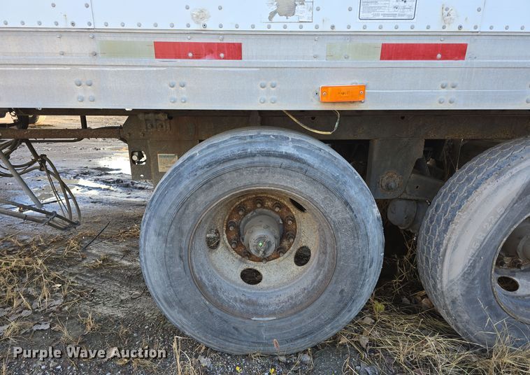 image for item DW3962 2005 Utility dry van trailer