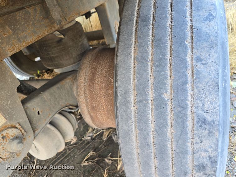 image for item DW3962 2005 Utility dry van trailer