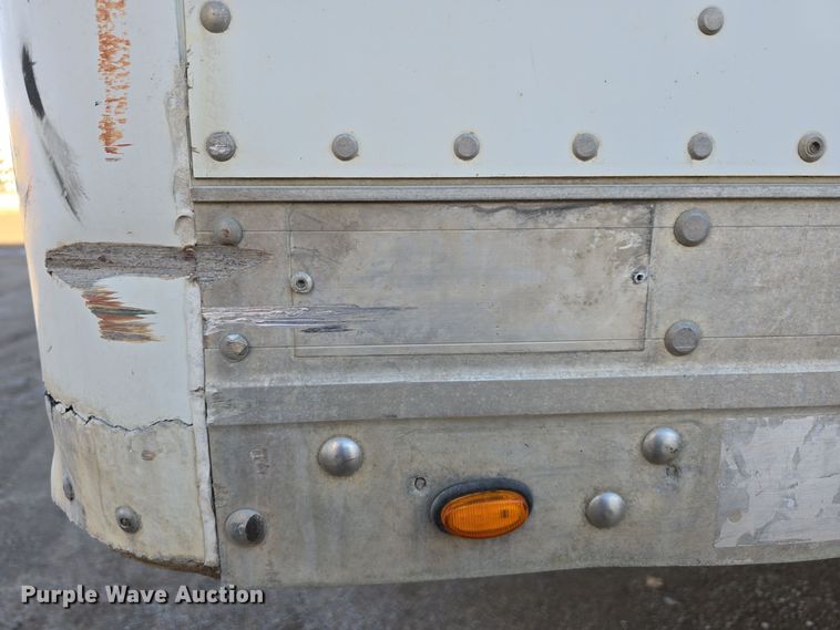 image for item DW3962 2005 Utility dry van trailer