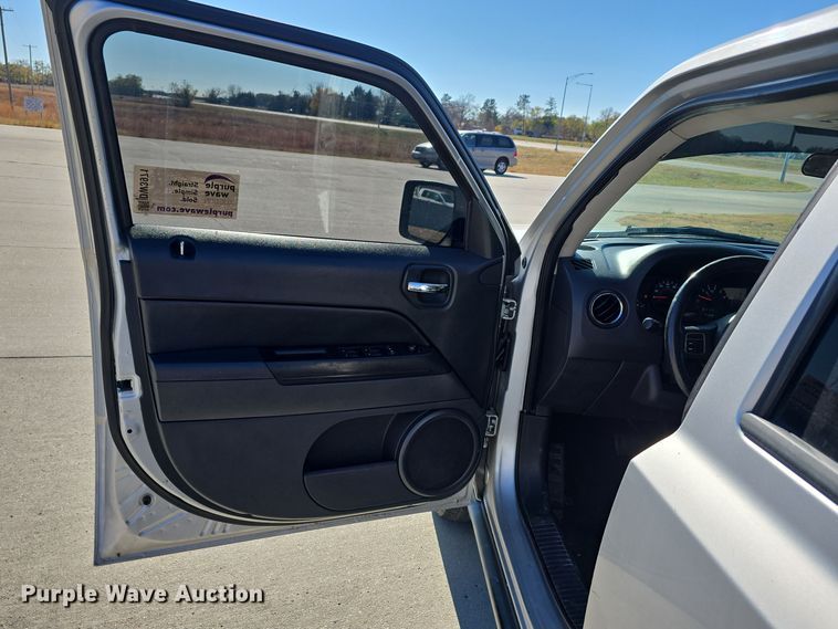 image for item DW3971 2011 Jeep Patriot SUV