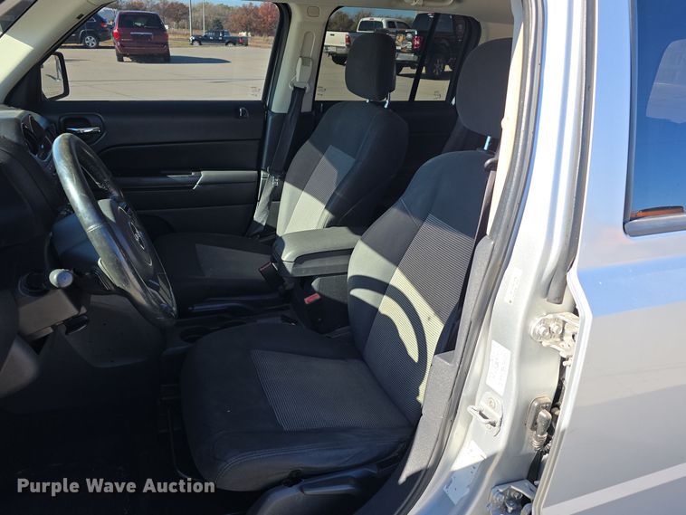 image for item DW3971 2011 Jeep Patriot SUV