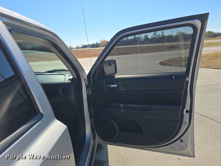 image for item DW3971 2011 Jeep Patriot SUV