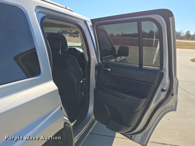 image for item DW3971 2011 Jeep Patriot SUV