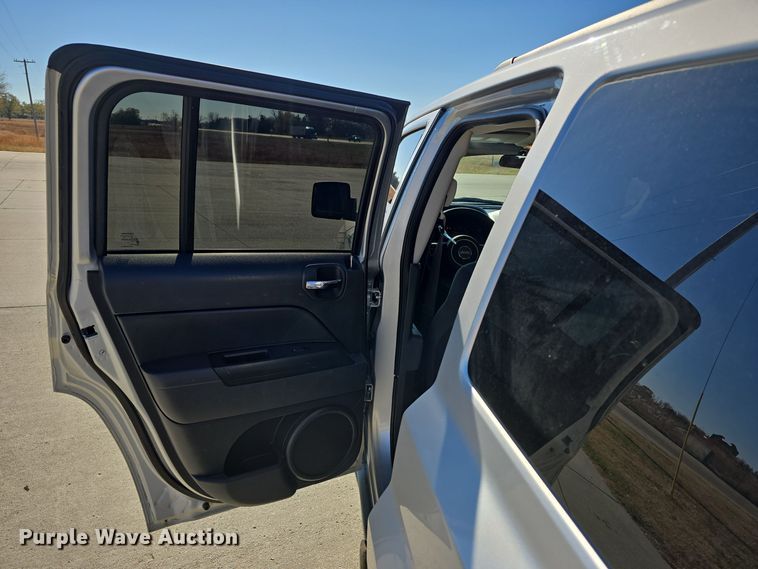 image for item DW3971 2011 Jeep Patriot SUV