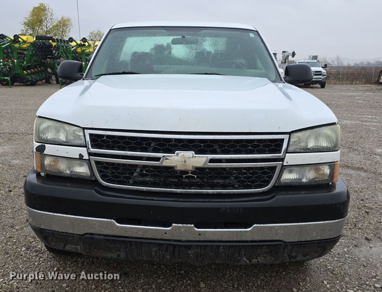 image for item DW3976 2006 Chevrolet Silverado 2500HD utility bed pickup truck