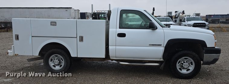 image for item DW3976 2006 Chevrolet Silverado 2500HD utility bed pickup truck
