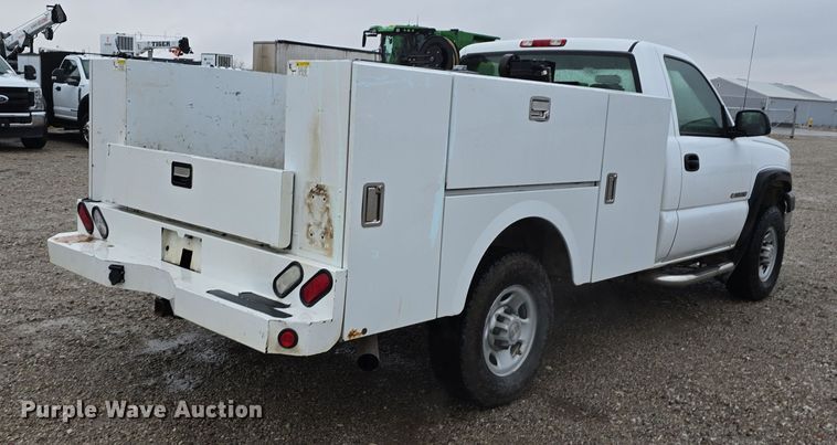 image for item DW3976 2006 Chevrolet Silverado 2500HD utility bed pickup truck