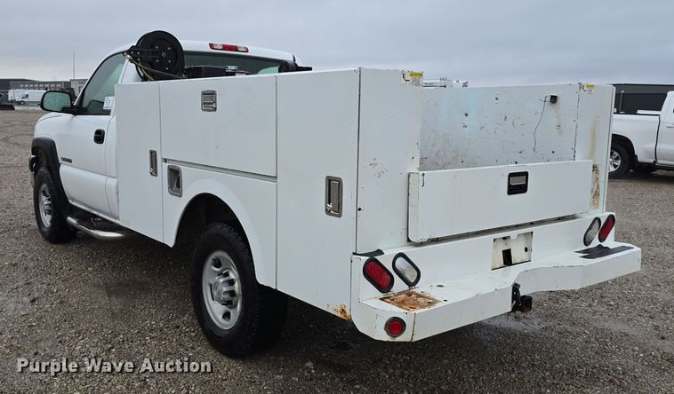 image for item DW3976 2006 Chevrolet Silverado 2500HD utility bed pickup truck