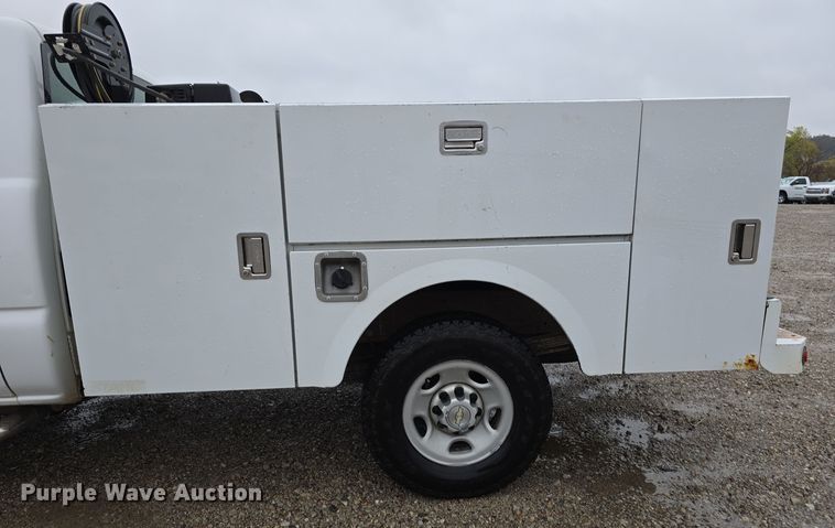 image for item DW3976 2006 Chevrolet Silverado 2500HD utility bed pickup truck