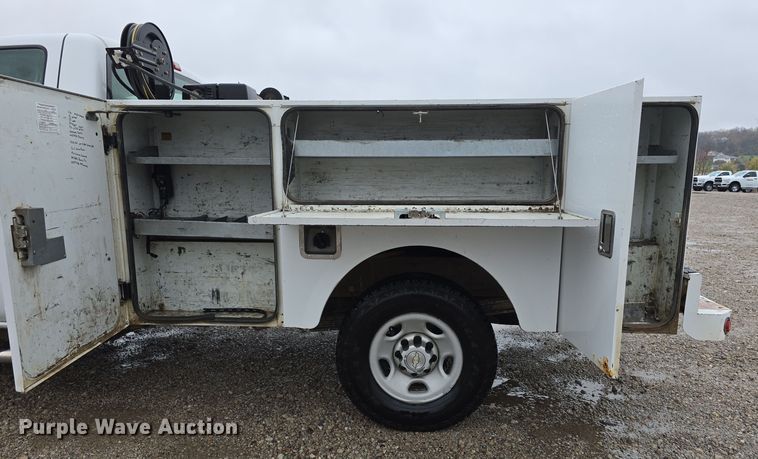 image for item DW3976 2006 Chevrolet Silverado 2500HD utility bed pickup truck