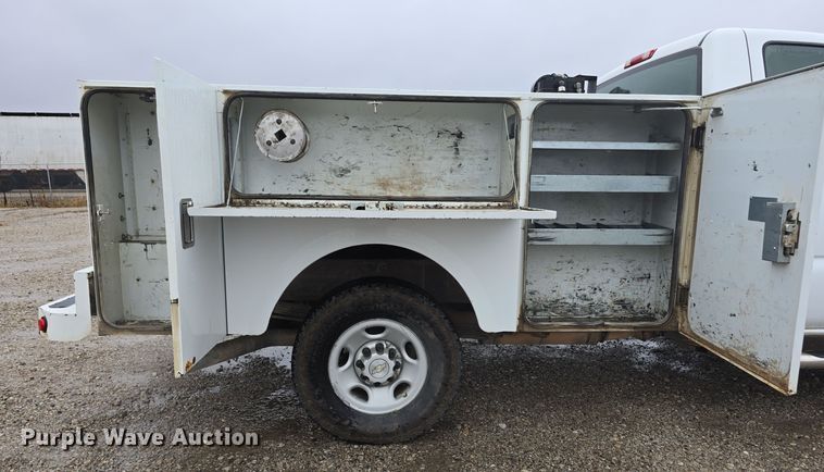 image for item DW3976 2006 Chevrolet Silverado 2500HD utility bed pickup truck