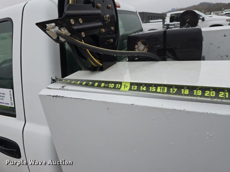 image for item DW3976 2006 Chevrolet Silverado 2500HD utility bed pickup truck