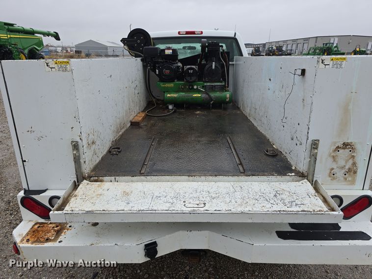 image for item DW3976 2006 Chevrolet Silverado 2500HD utility bed pickup truck