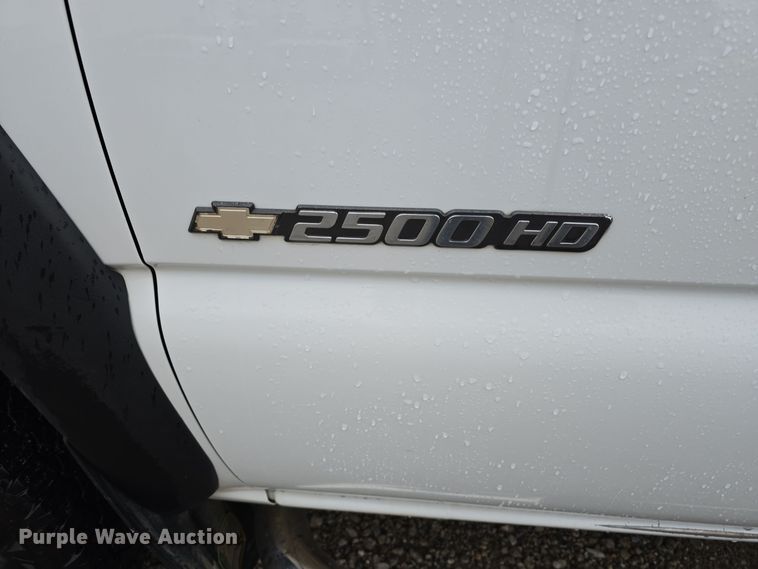 image for item DW3976 2006 Chevrolet Silverado 2500HD utility bed pickup truck