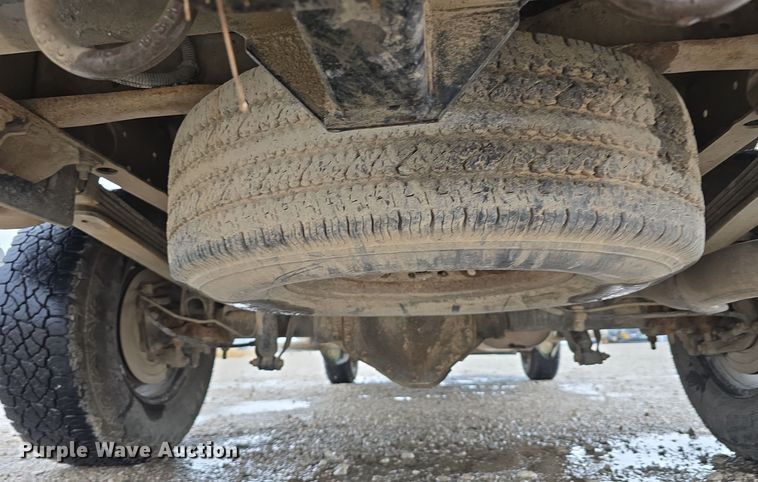 image for item DW3976 2006 Chevrolet Silverado 2500HD utility bed pickup truck