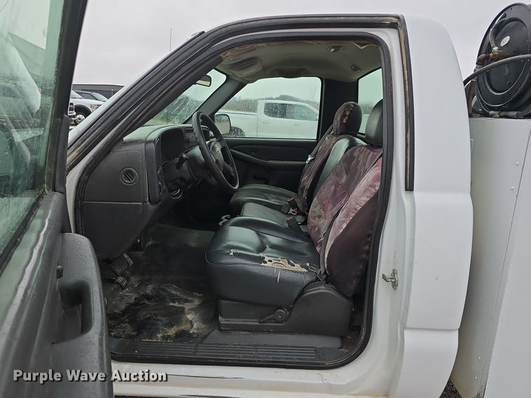 image for item DW3976 2006 Chevrolet Silverado 2500HD utility bed pickup truck