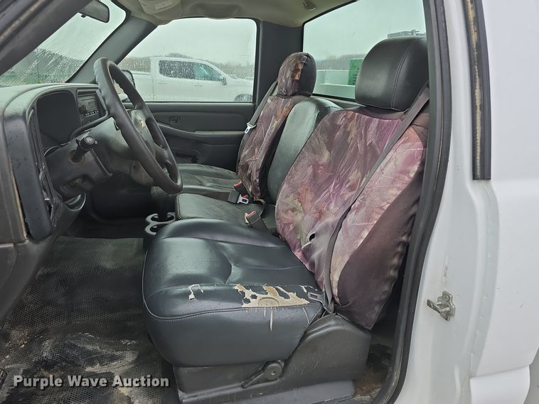 image for item DW3976 2006 Chevrolet Silverado 2500HD utility bed pickup truck