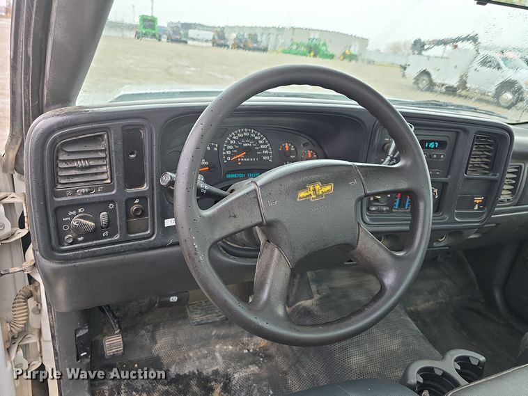 image for item DW3976 2006 Chevrolet Silverado 2500HD utility bed pickup truck