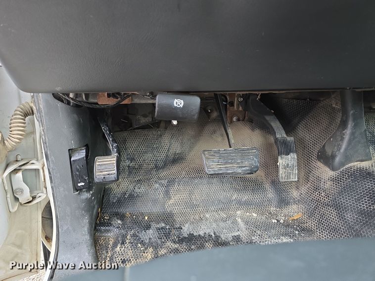 image for item DW3976 2006 Chevrolet Silverado 2500HD utility bed pickup truck