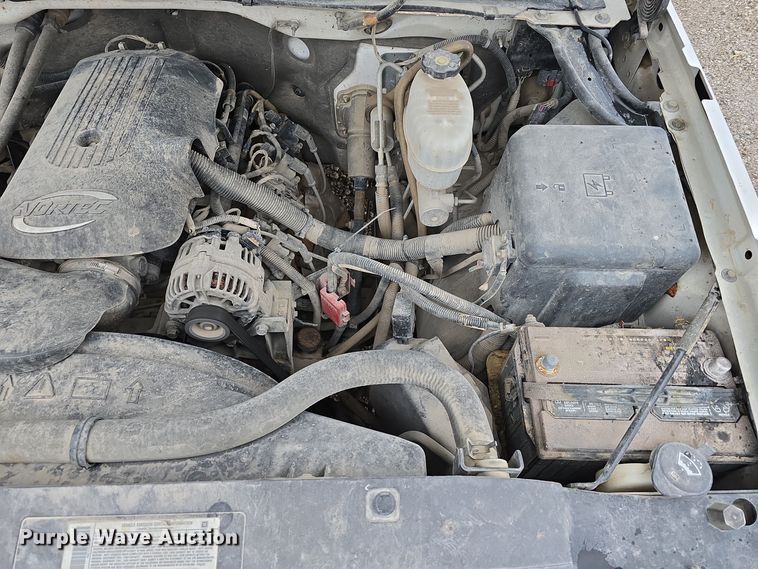 image for item DW3976 2006 Chevrolet Silverado 2500HD utility bed pickup truck