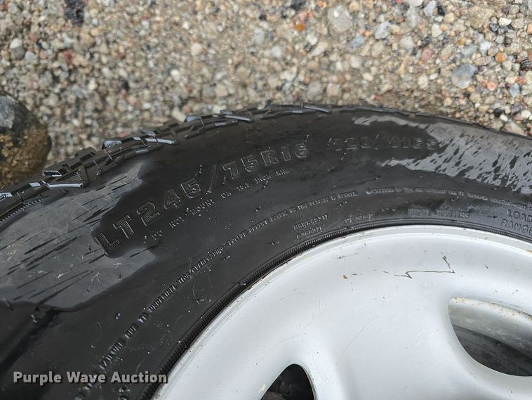 image for item DW3976 2006 Chevrolet Silverado 2500HD utility bed pickup truck