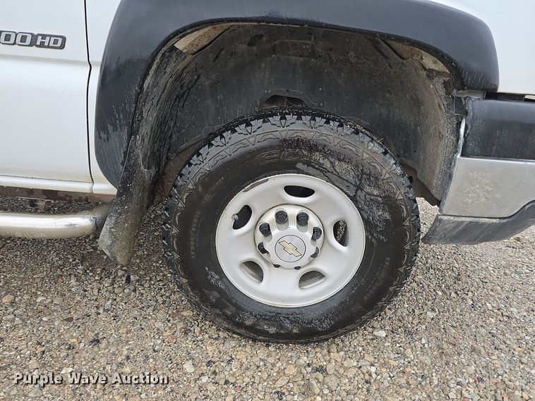 image for item DW3976 2006 Chevrolet Silverado 2500HD utility bed pickup truck