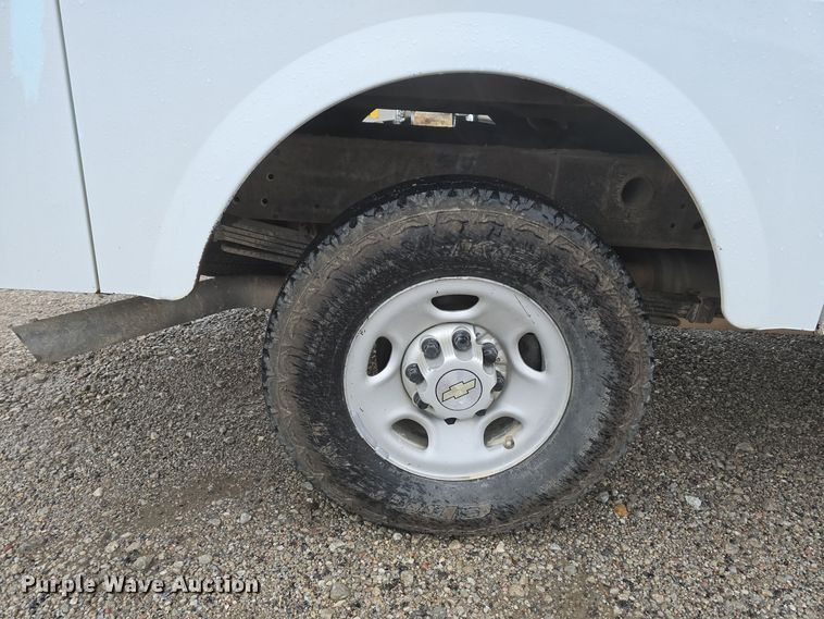 image for item DW3976 2006 Chevrolet Silverado 2500HD utility bed pickup truck