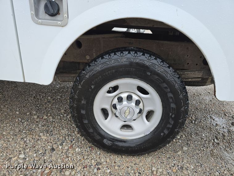 image for item DW3976 2006 Chevrolet Silverado 2500HD utility bed pickup truck