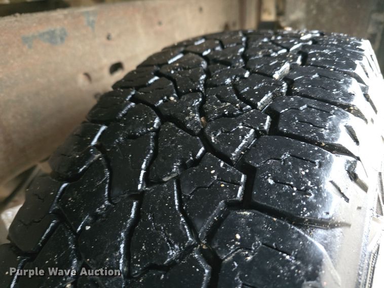 image for item DW3976 2006 Chevrolet Silverado 2500HD utility bed pickup truck