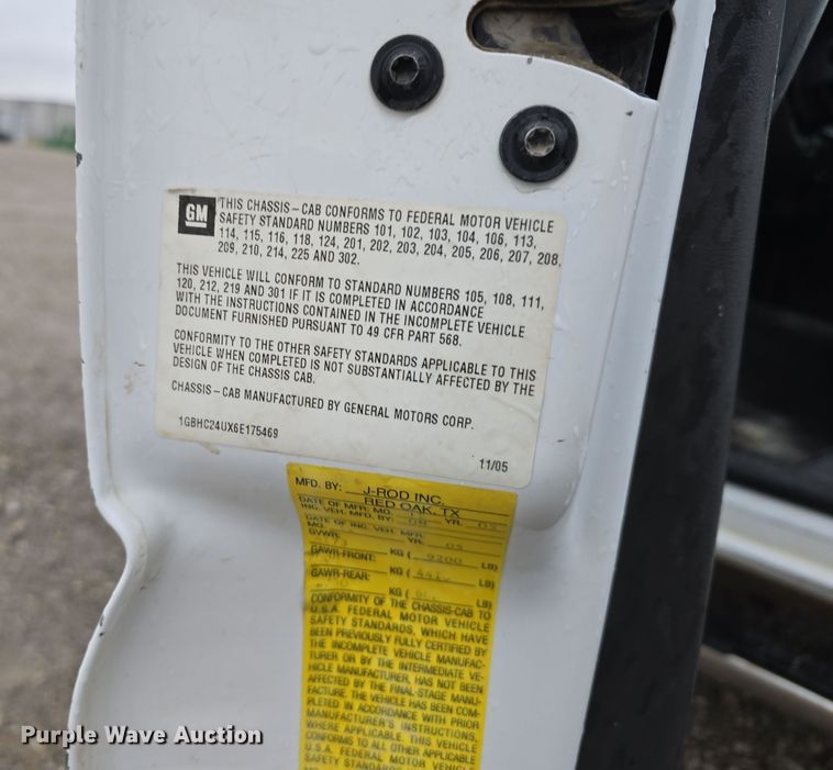 image for item DW3976 2006 Chevrolet Silverado 2500HD utility bed pickup truck