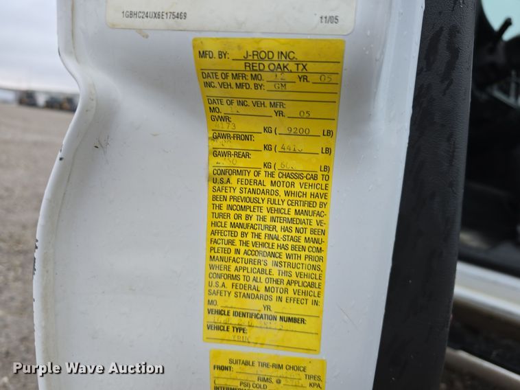 image for item DW3976 2006 Chevrolet Silverado 2500HD utility bed pickup truck