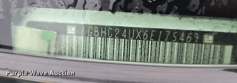 image for item DW3976 2006 Chevrolet Silverado 2500HD utility bed pickup truck