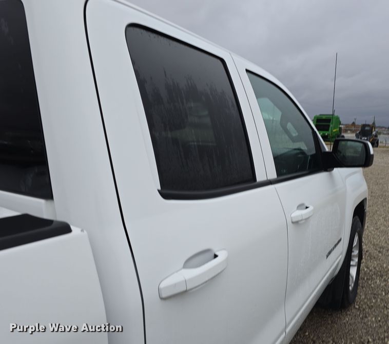 image for item DW3977 2018 Chevrolet Silverado 1500 Double Cab pickup truck