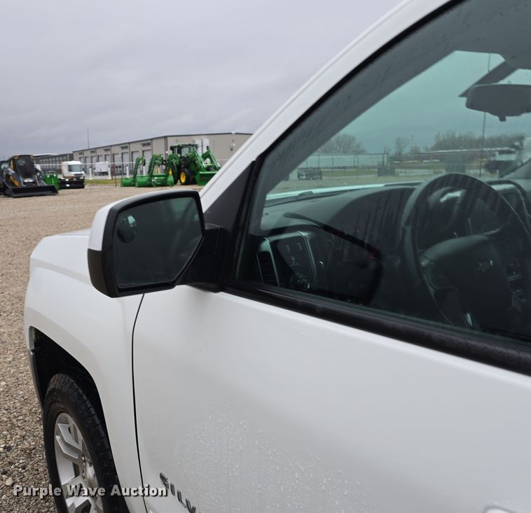image for item DW3977 2018 Chevrolet Silverado 1500 Double Cab pickup truck