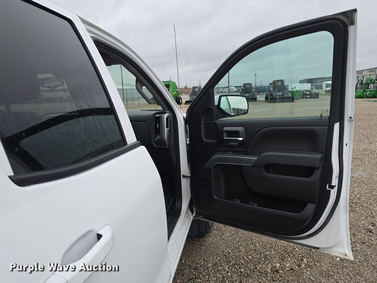 image for item DW3977 2018 Chevrolet Silverado 1500 Double Cab pickup truck