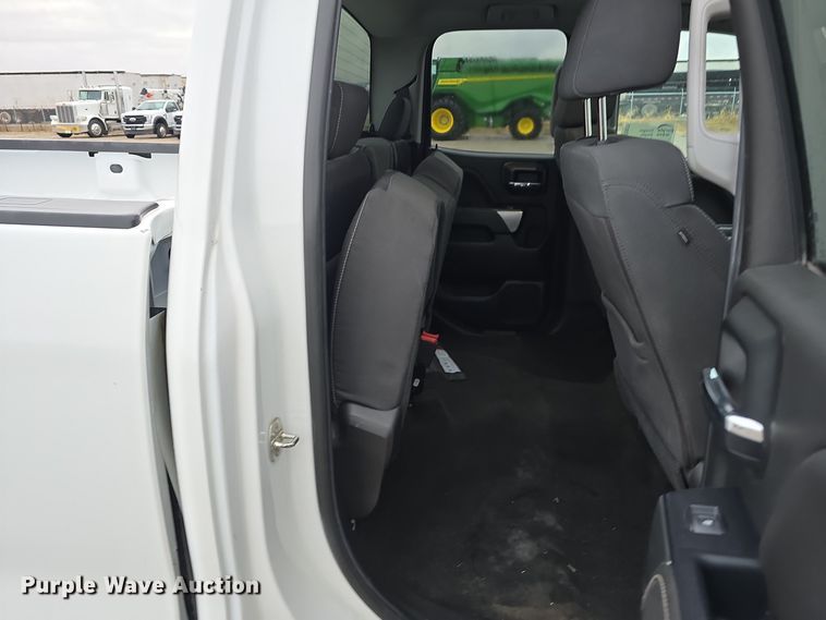 image for item DW3977 2018 Chevrolet Silverado 1500 Double Cab pickup truck