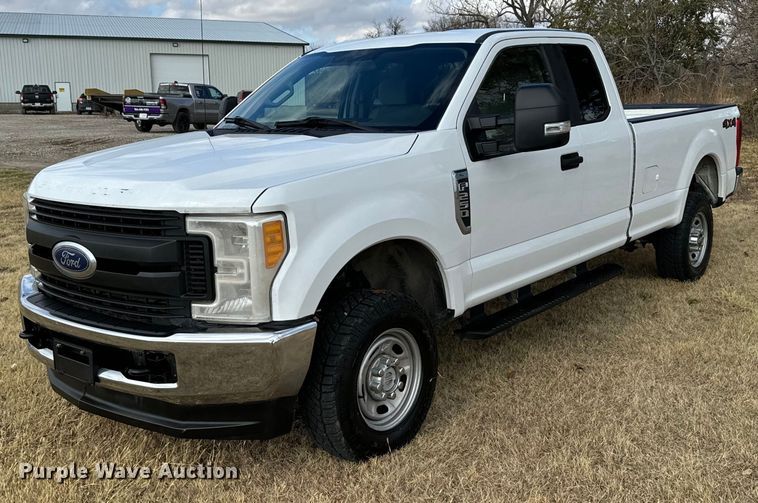 image for item DX3788 2017 Ford F250 Super Duty SuperCab pickup truck