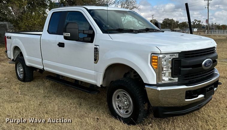 image for item DX3788 2017 Ford F250 Super Duty SuperCab pickup truck